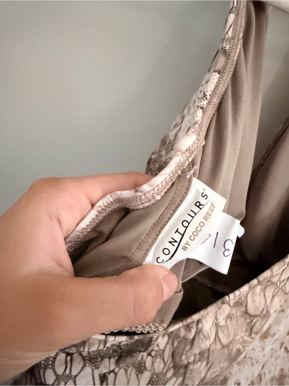 COCO REEF CONTOURS One Piece Swimsuit Sand Croc Print - Picture 5 of 8